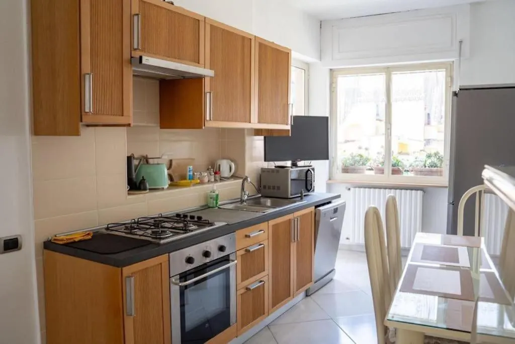 Super Elegante Napoli Centro Con Posto Auto E Wifi Veloce Apartment 0*, Naples Italy