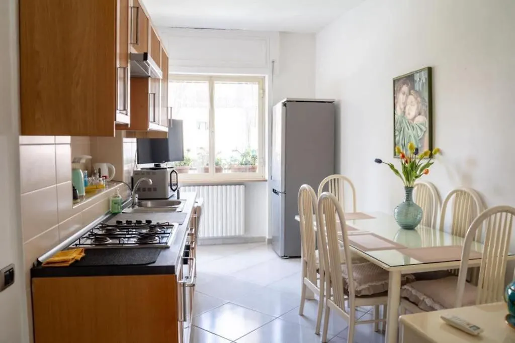 Super Elegante Napoli Centro Con Posto Auto E Wifi Veloce Apartment 0*, Naples Italy