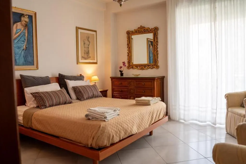 Super Elegante Napoli Centro Con Posto Auto E Wifi Veloce Apartment  Naples