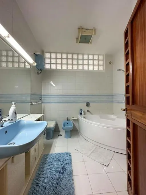Super Elegante Napoli Centro Con Posto Auto E Wifi Veloce Apartment 0*, Naples