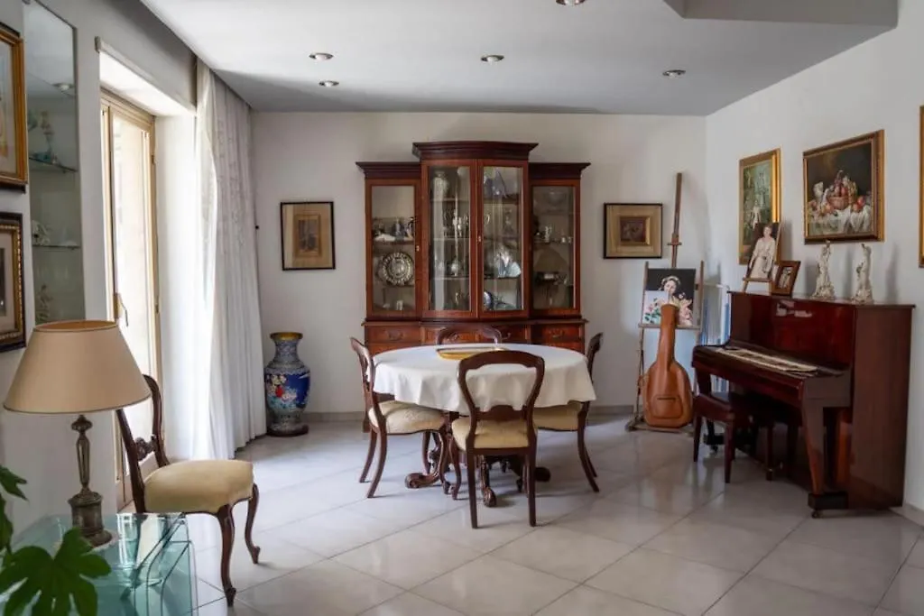 Super Elegante Napoli Centro Con Posto Auto E Wifi Veloce Apartment Italy