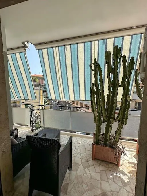 Super Elegante Napoli Centro Con Posto Auto E Wifi Veloce Apartment