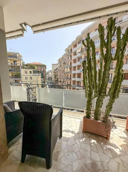 Super Elegante Napoli Centro Con Posto Auto E Wifi Veloce Apartment  Naples